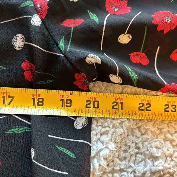 ASTR Surplice Top Womens Medium Floral Dark Feminine Work Office Career Red Blk - Picture 8 of 11